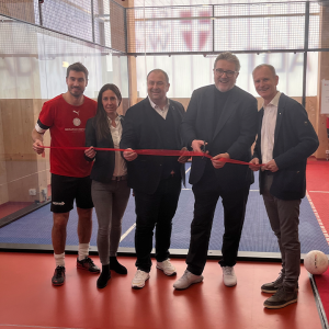 Ex-Teamspieler György Garic, Gründer von Padbol Österreich, eröffnete mit Prominenz aus Politik und Sport den neuen Indoor-Court in der Leopoldstadt. © Angelo Ferrara